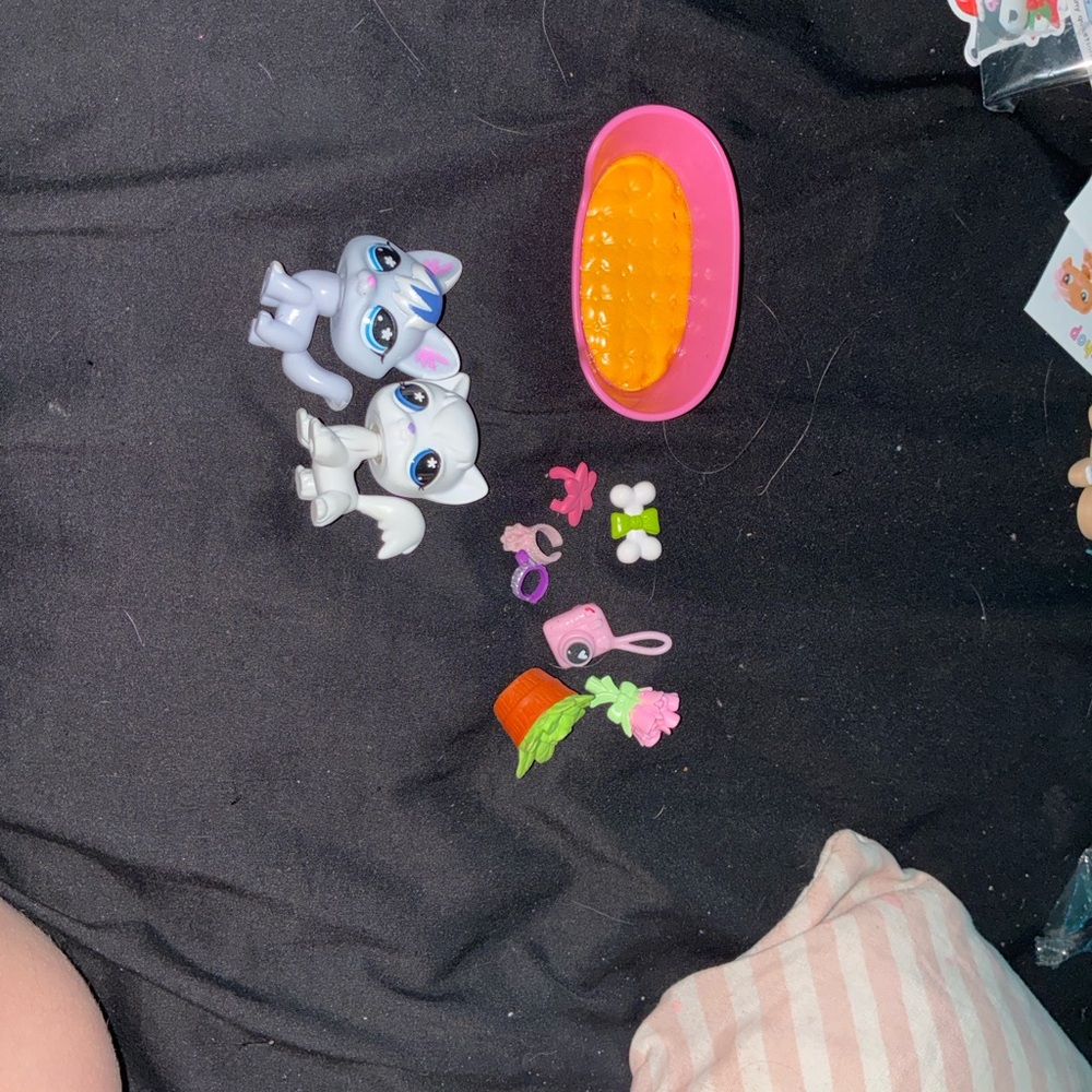 Littlest Pet Shop Gray and White Animal Set with Pink Accessories